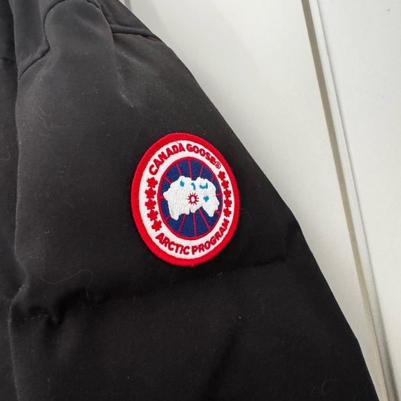 Canada Goose Men's Dark Puffer Jacket - Picture 4 of 4